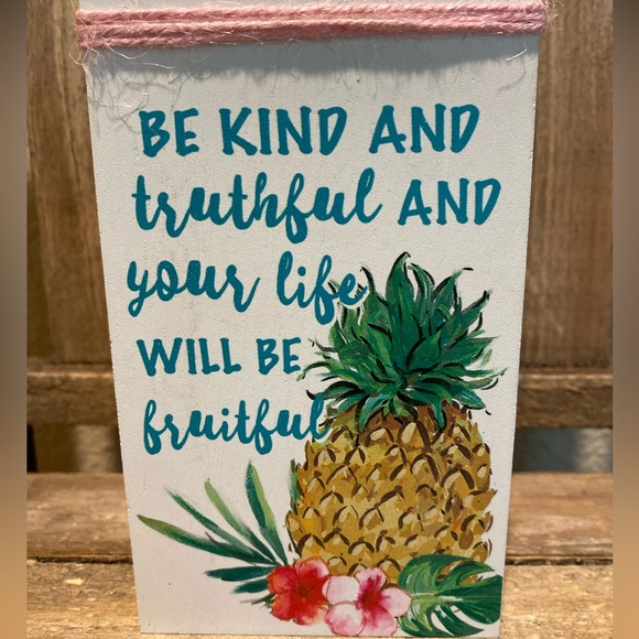 Pineapple Tier Tray Decor, Be Kind & Truthful & Your Life Will Be Fruitful Decor - Picture 4 of 9